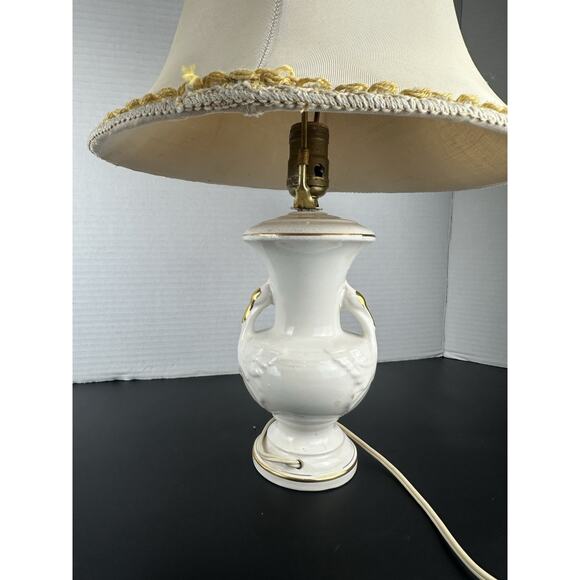 Vintage Floral White AndBlue Victorian Scroll Gold Gilt Lamp Light Yellow Shade - Picture 4 of 10